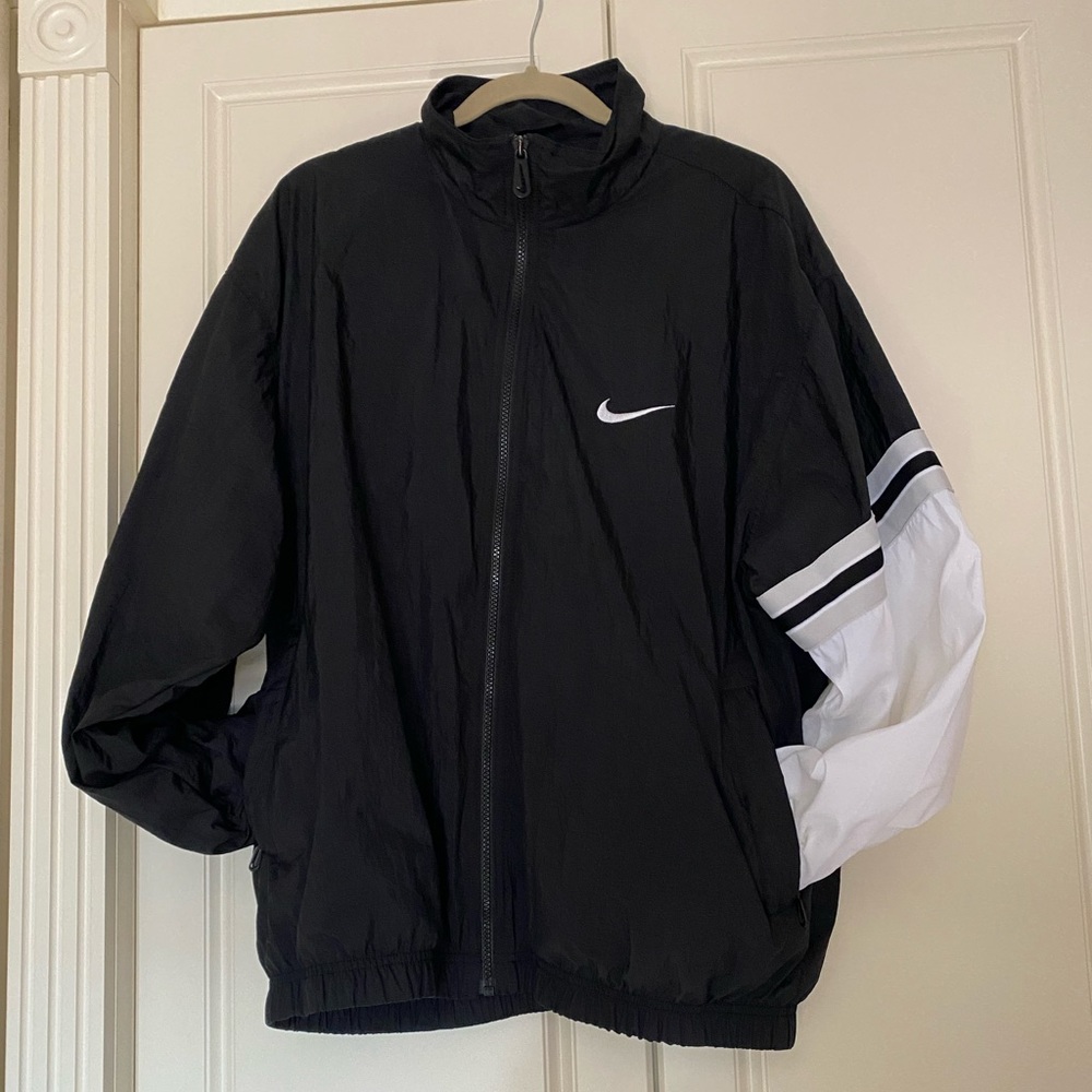 VINTAGE 90s NIKE WINDBREAKER/ TRACK JACKET  MEN Sz L .